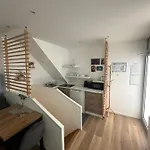Modern And Warm Fully Renovated Split Level Apart Steps Away From The Grands Boulevard